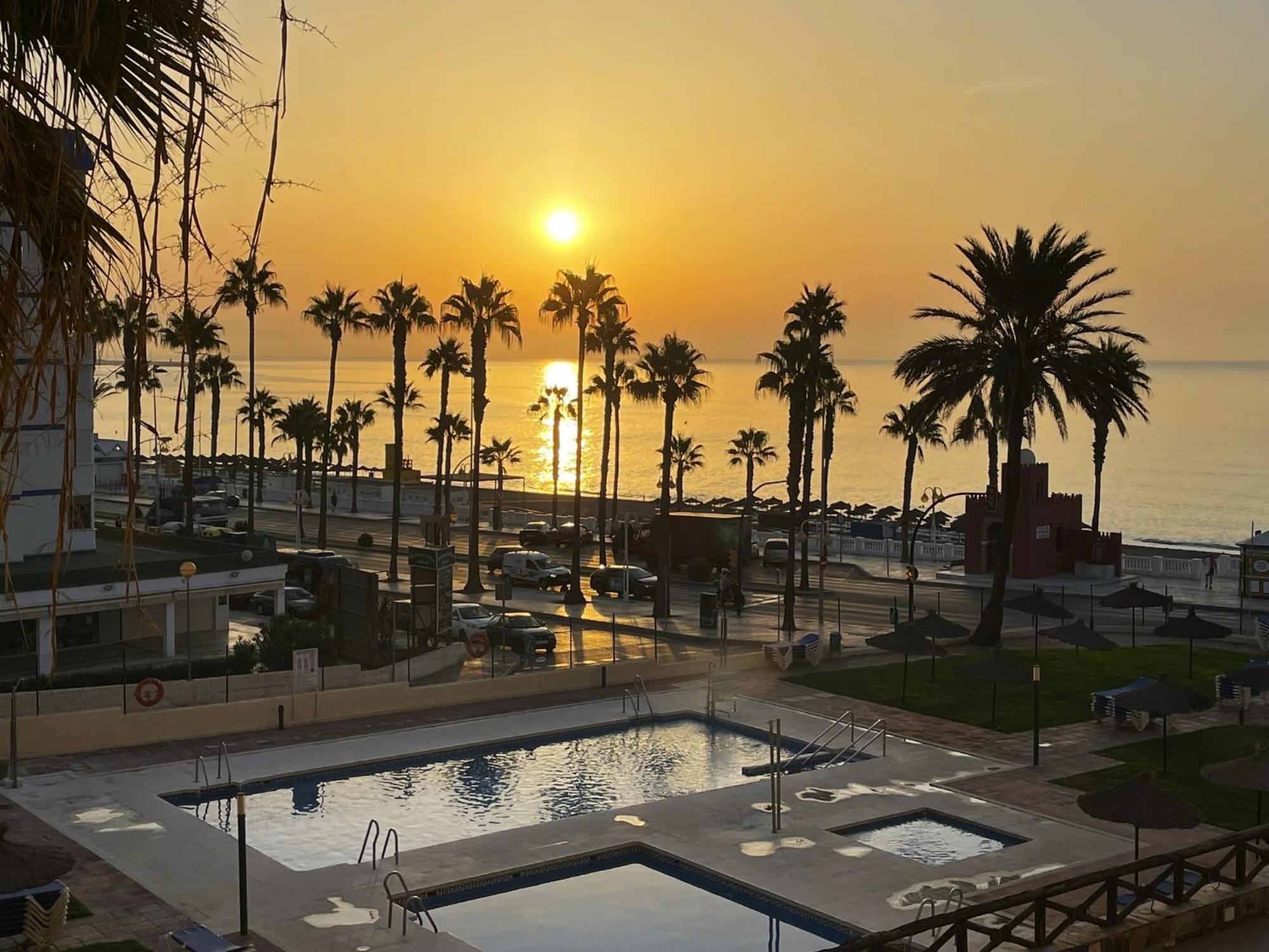 Апартаменты Aloha Playa Vistas Al Mar Бенальмадена Экстерьер фото