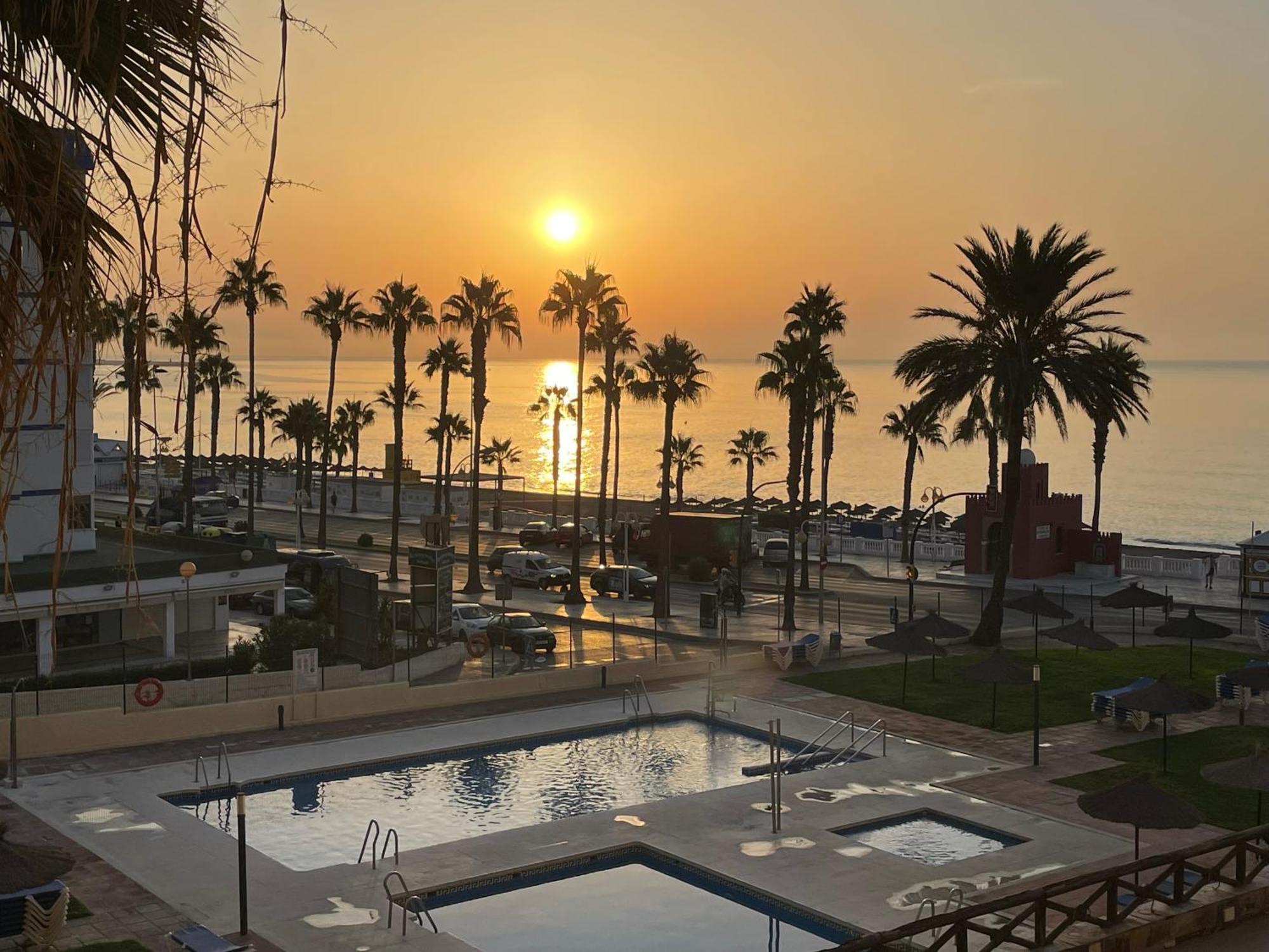 Апартаменты Aloha Playa Vistas Al Mar Бенальмадена Экстерьер фото