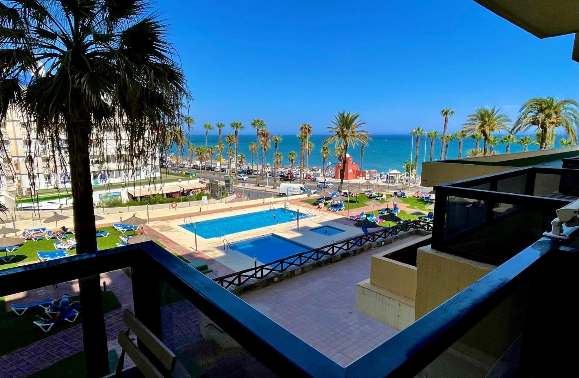 Апартаменты Aloha Playa Vistas Al Mar Бенальмадена Экстерьер фото